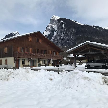 Particulier Loue 2 Appartements Communicants Dans Chalet A Samoens Jusqu A 16 Couchages ภายนอก รูปภาพ